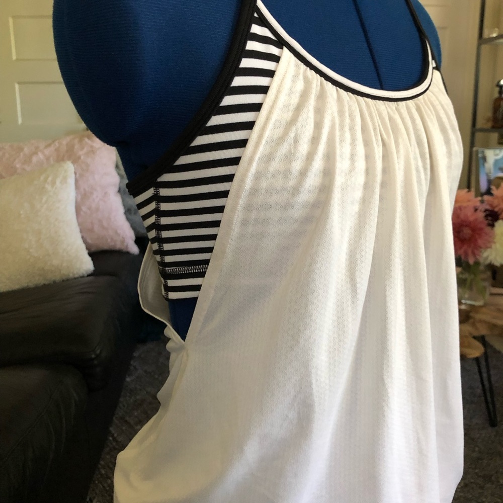 Lululemon 2 in 1 top, size 4